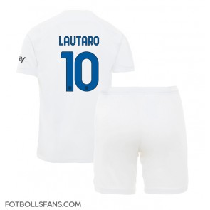 Inter Milan Lautaro Martinez #10 Replika Bortatröja Barn 2023-24 Kortärmad (+ Korta byxor)